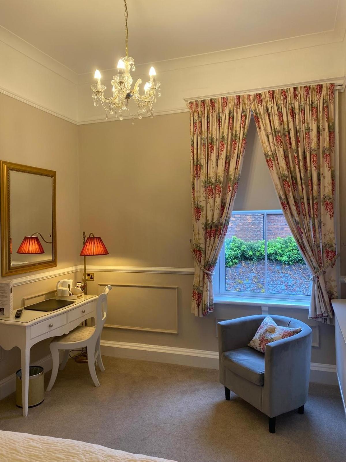 Alexandra Court Hotel Congleton Extérieur photo